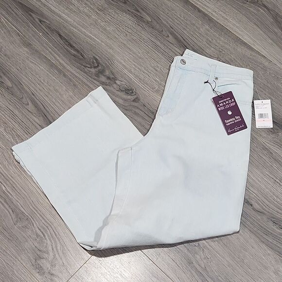 NWT Gloria Vanderbilt Amanda Wide Leg Cropped Light Blue Jeans - Picture 1 of 6